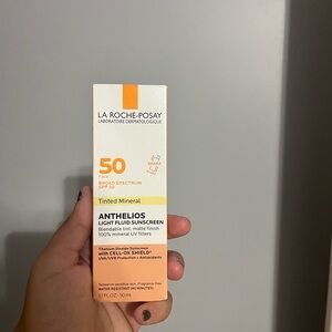 La Roche Posay Anthelios Ultra-Light Fluid Mineral Face Sunscreen